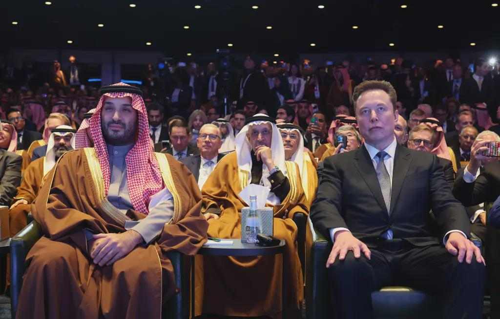 马斯克抱上沙特“顶级大腿”，500MW数据中心砸(图1)